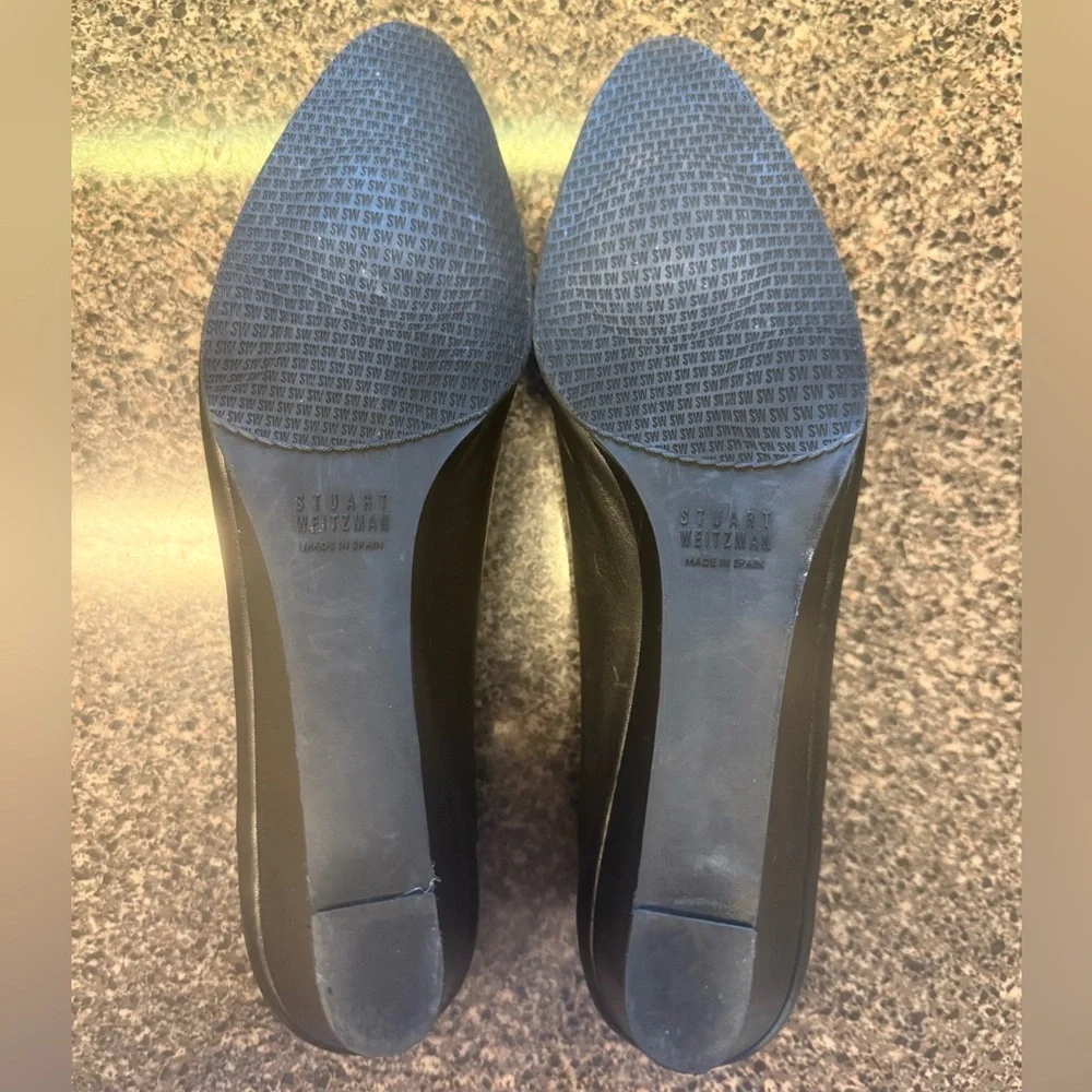 “STUART WEITZMAN” Black Wedge Pumps